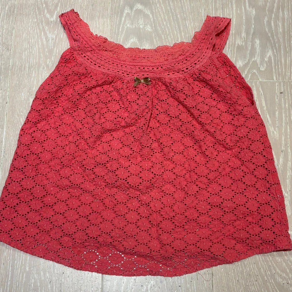 Broderad rosa blus med rosett Odd Molly  - 1