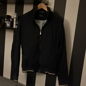 Jacka från Oscar Jacobson  - Passar 165-180 beroende på hur stor man är