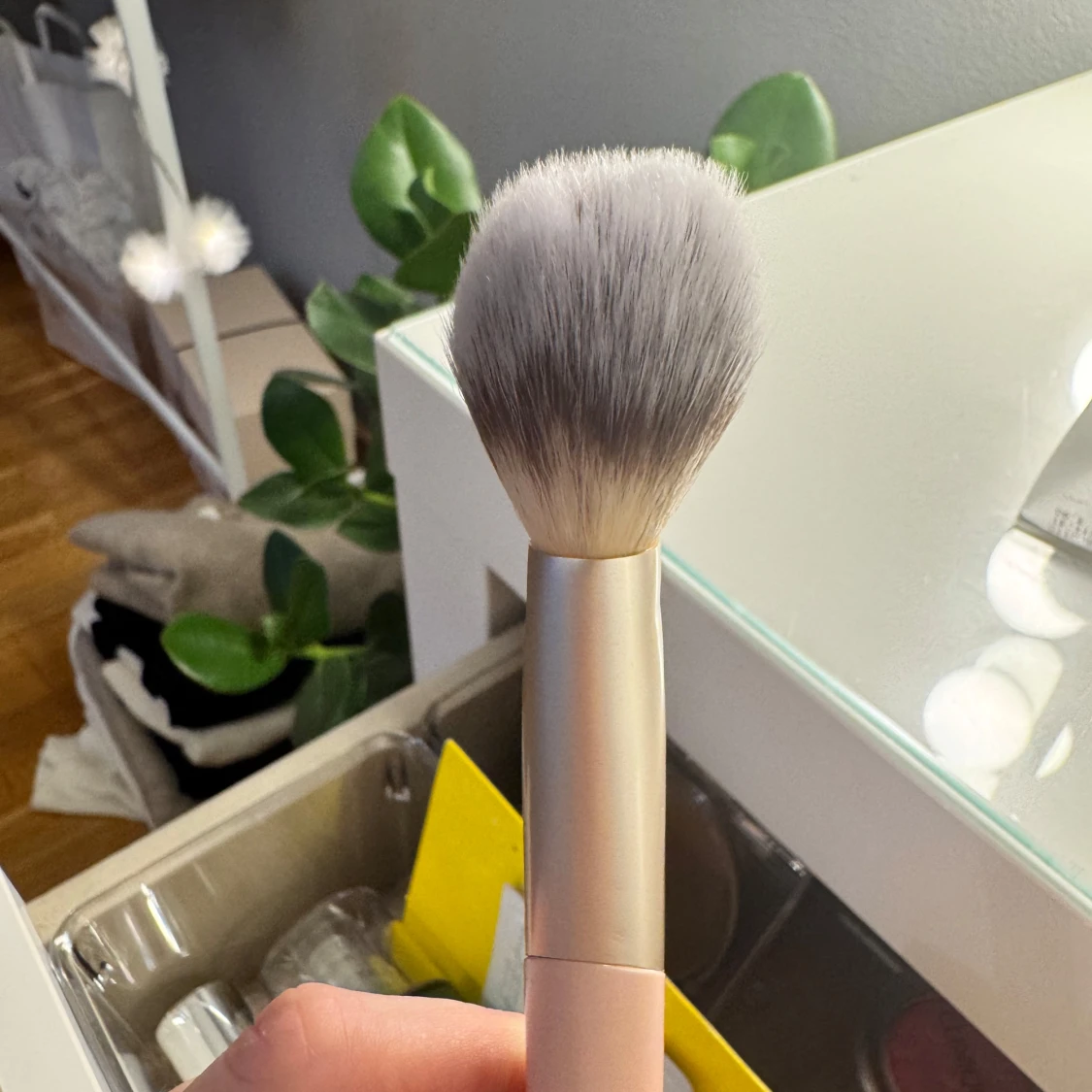 211 Sculpted Bronzer Brush - 2