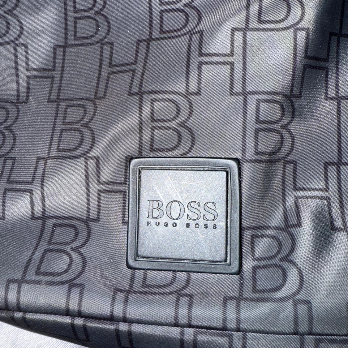 Svart axelväska från Hugo Boss - 1