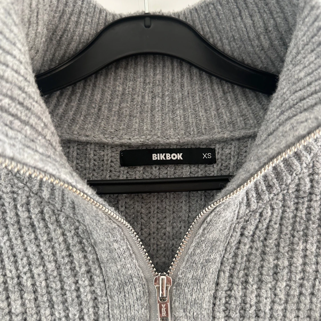 Grå stickad kofta från BikBok - 2