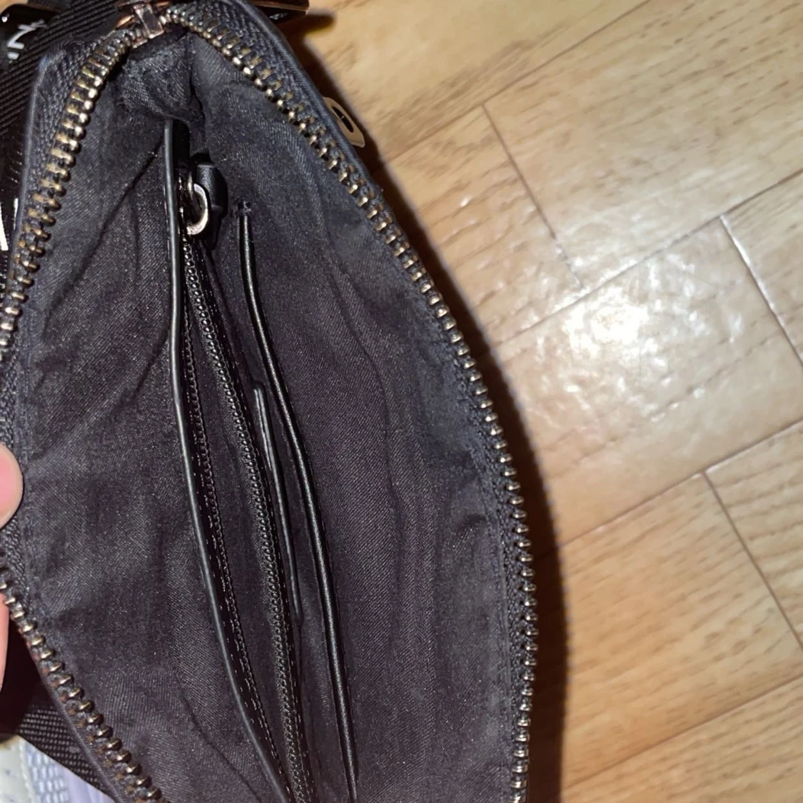 Svart axelväska från Valentino - 1