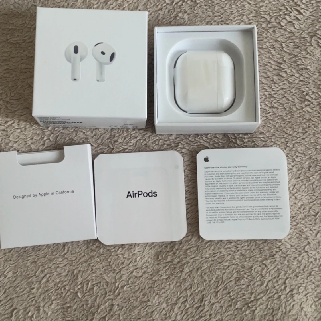 Apple AirPods 4 - 1