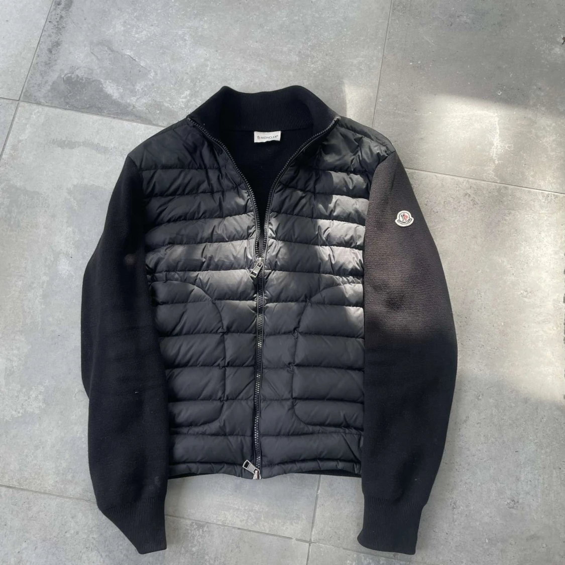 Svart pufferjacka från Moncler