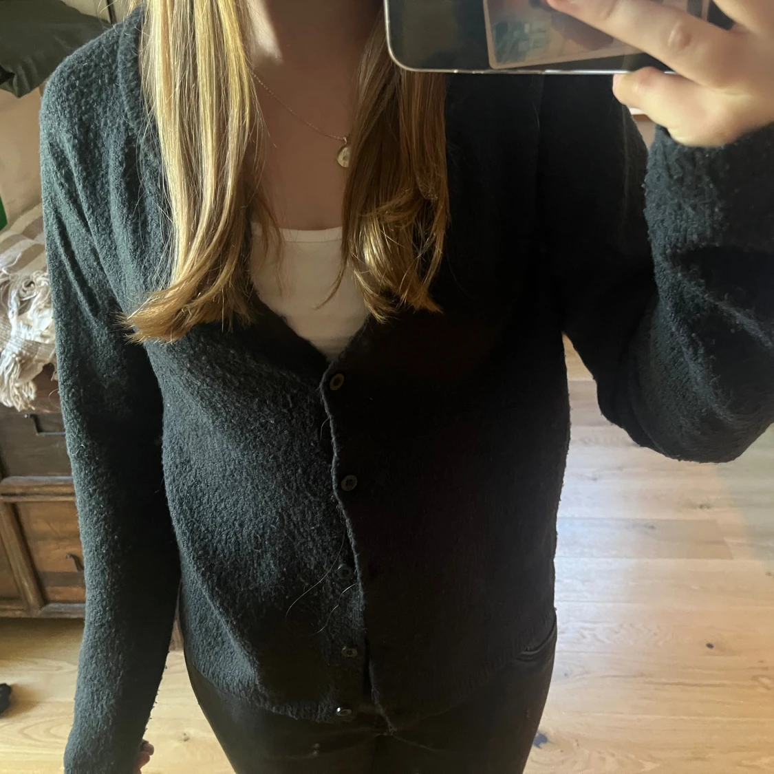 Mörkblå kofta med knappar