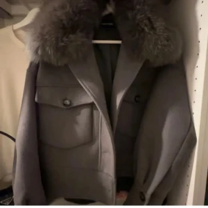 Meotine jacka  - Skitsnygg jacka från meotine. kommer inte till användning längre.