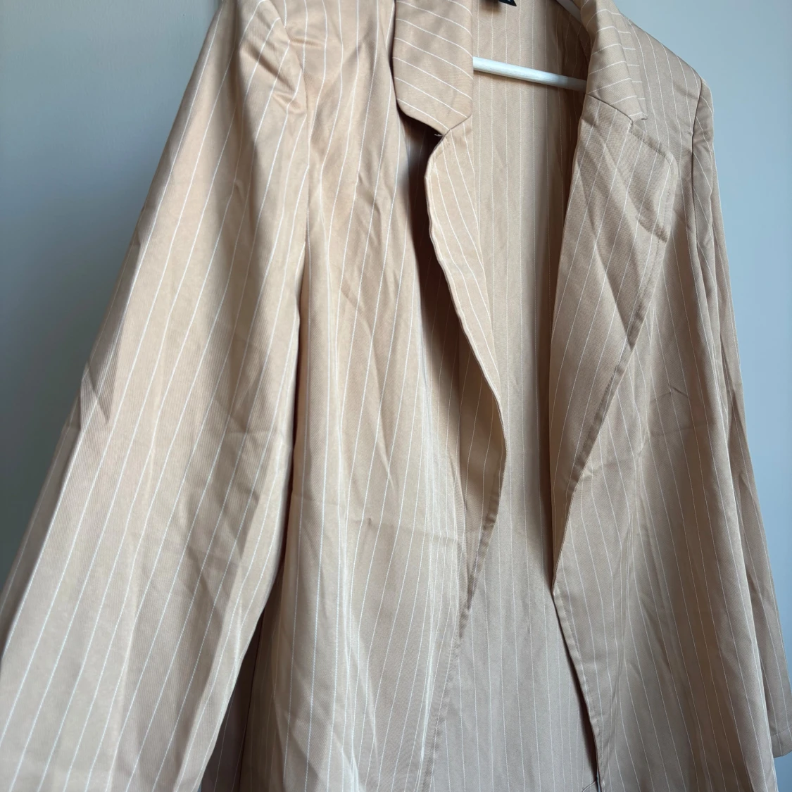 Beige randig kavaj från PLT - 3