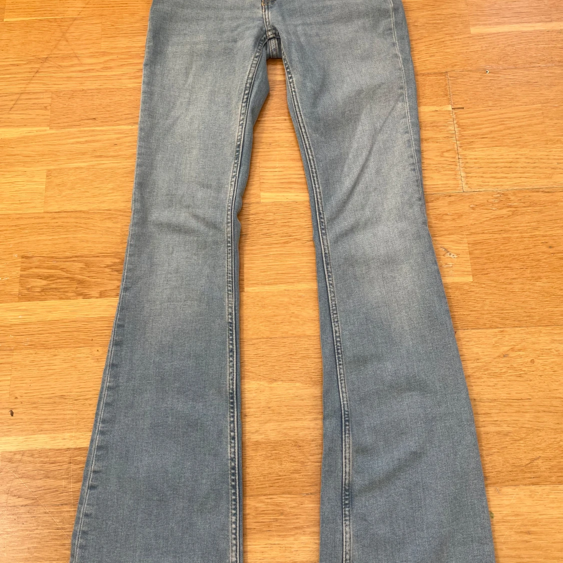 Low waist boot cut jeans