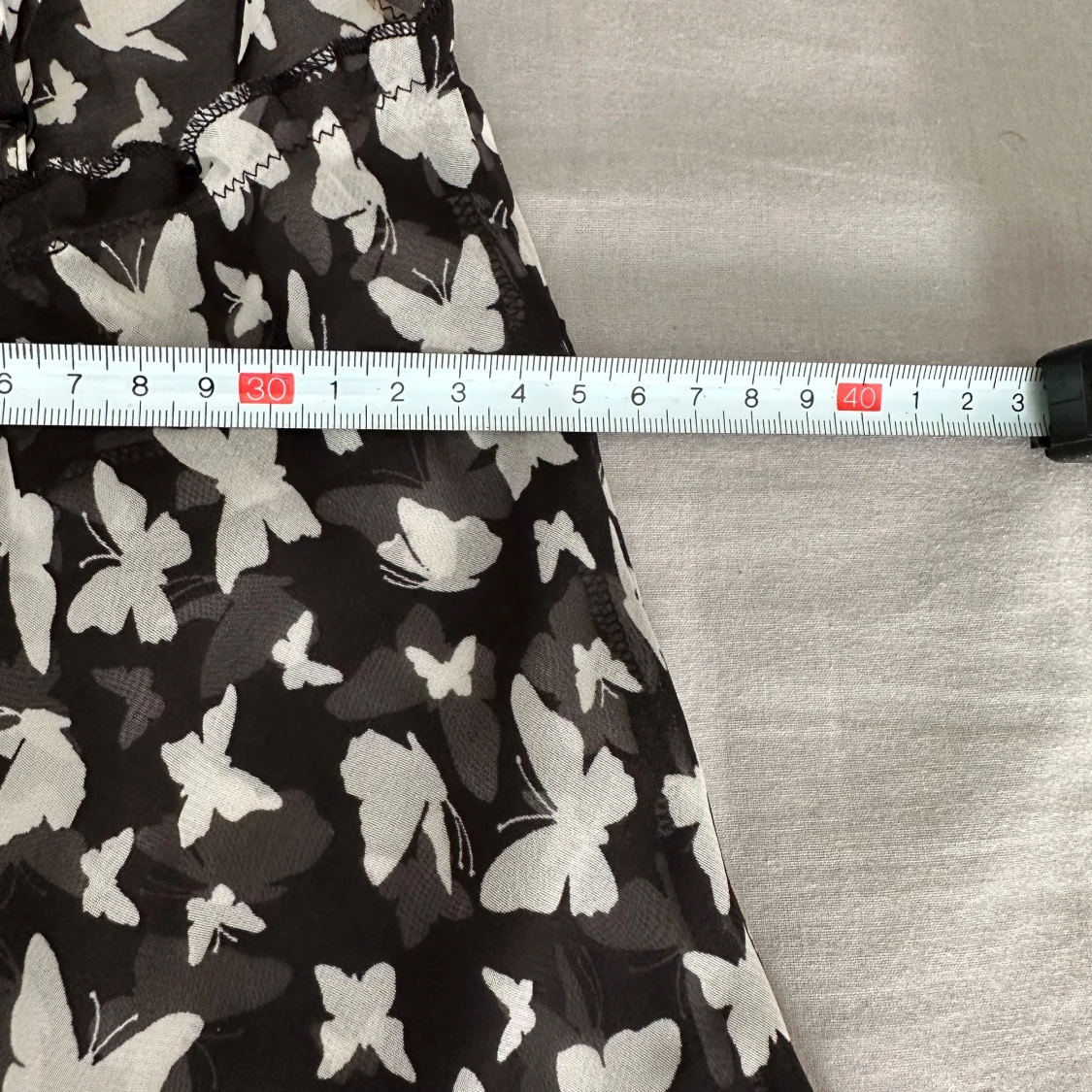 Svart mesh-linnetopp med fjärilar - 4