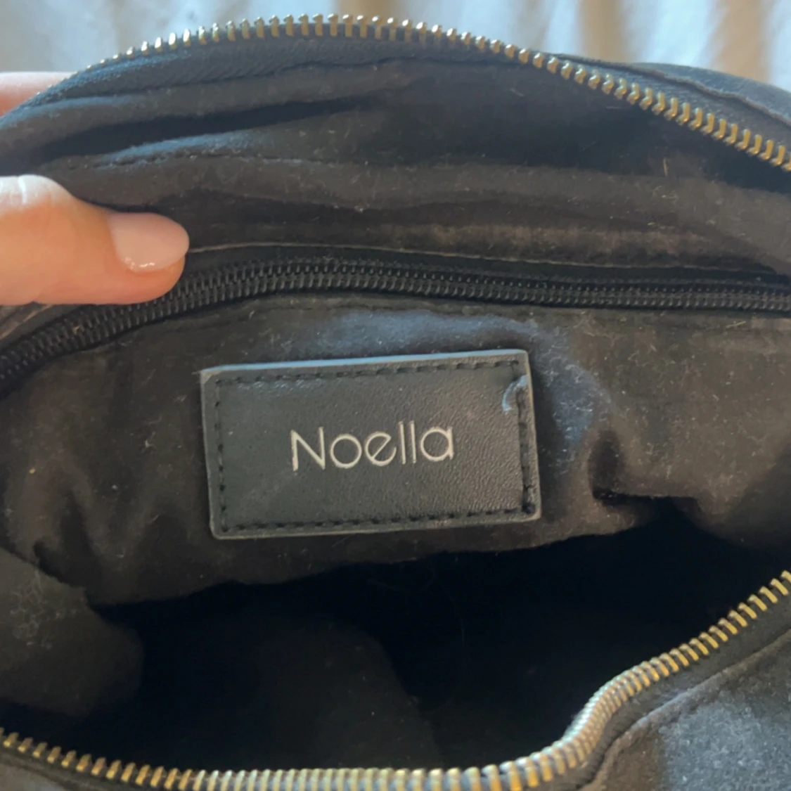 Svart axelväska från Noella - 3