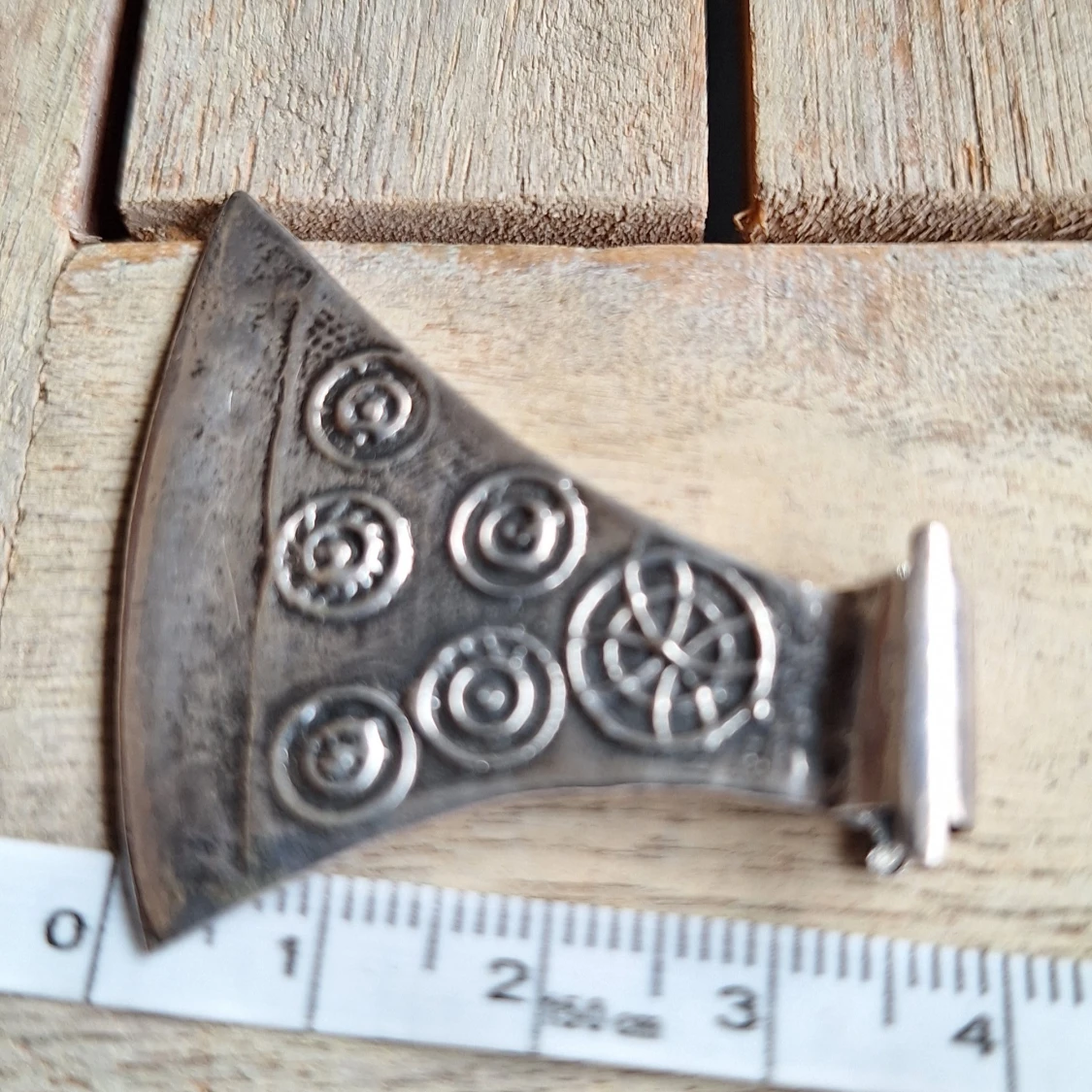 Vikingainspirerat yxformat halsband - 2