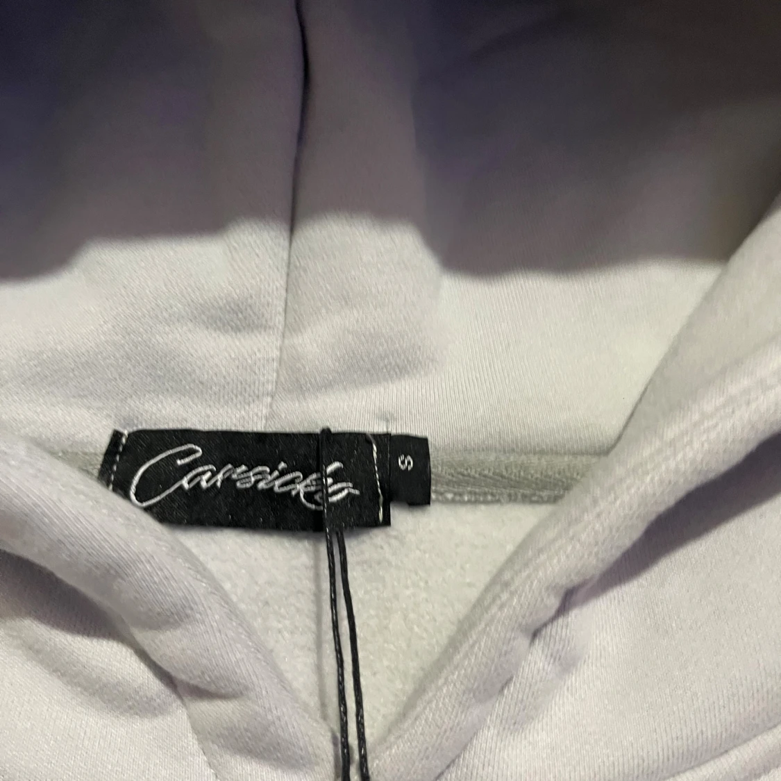 Grå hoodie med hjärtdetalj Carrsicko - 2