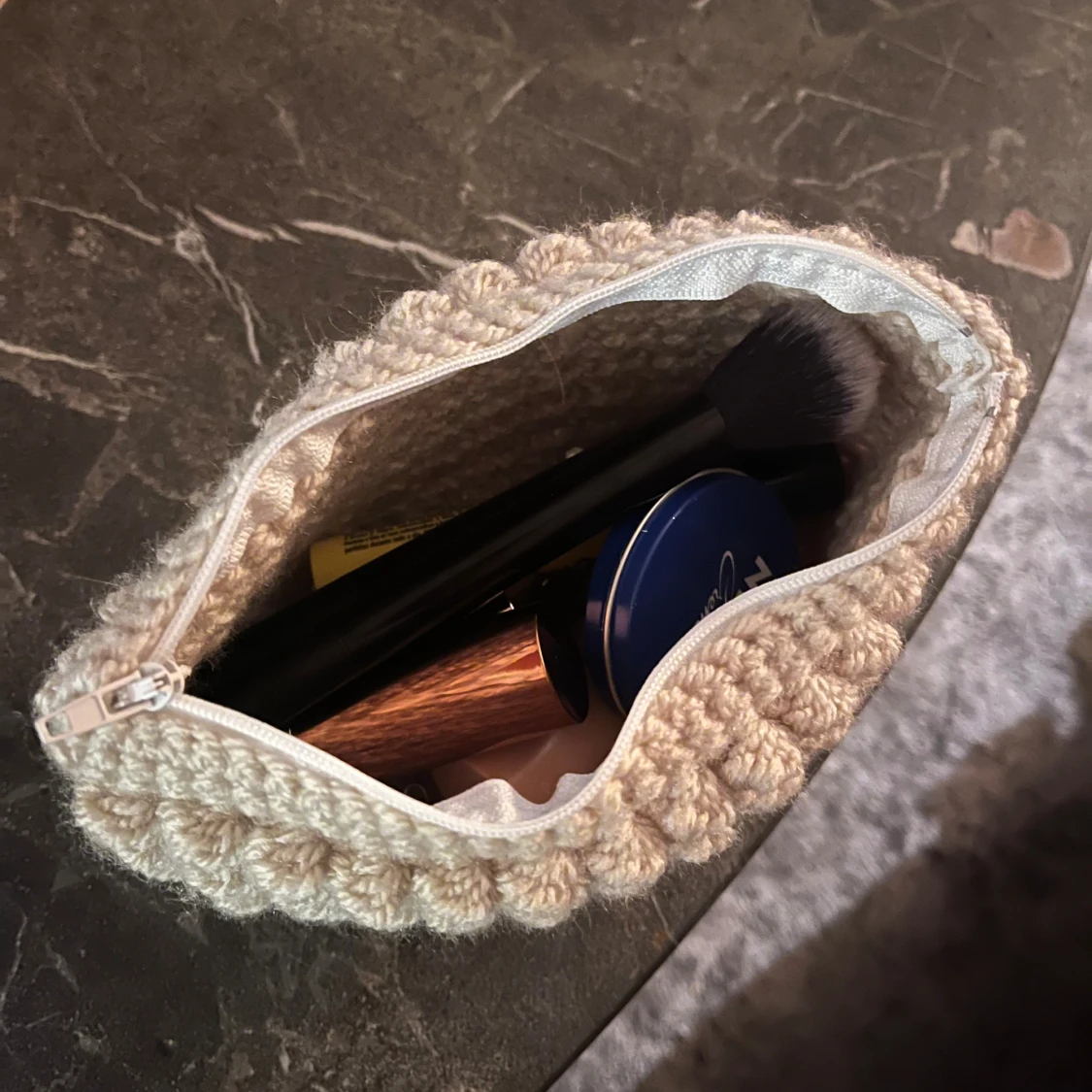 Beige virkad necessär med dragkedja - 3