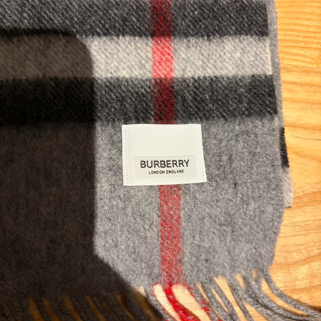 Grå rutig halsduk från Burberry - 1