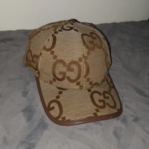 Beige gg keps - Använd beige gg keps för rimligt pris 