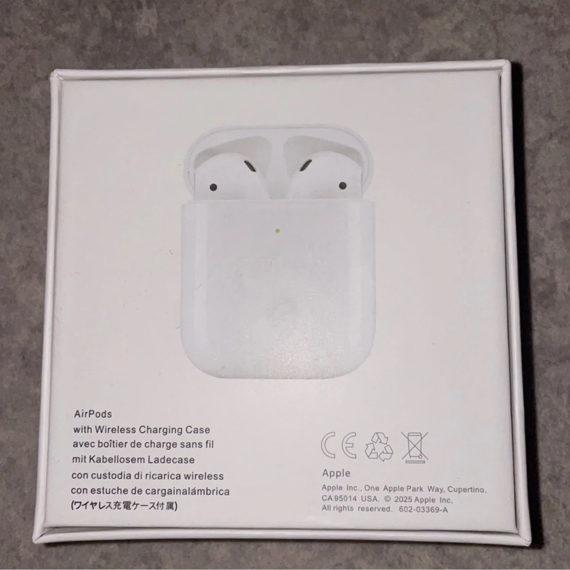 Apple AirPods med trådlöst laddningsetui - 1