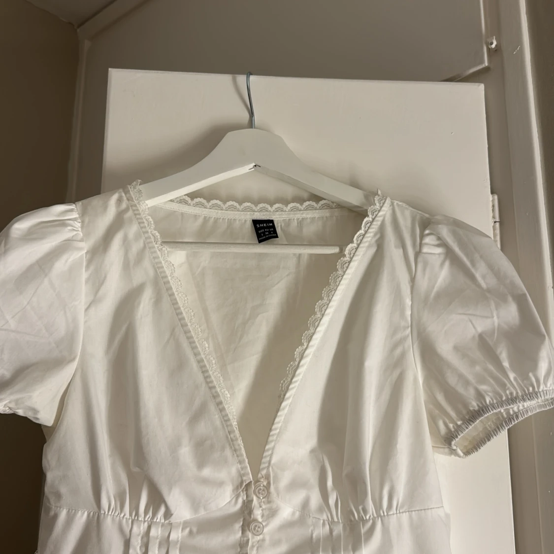 Vit blus med spets  - 2