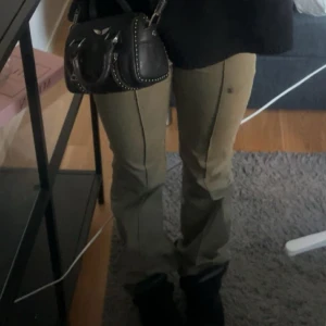 Gröna jeans - Ur snygga gröna jeans från h&m strl 34🩷använda typ 2 ggr