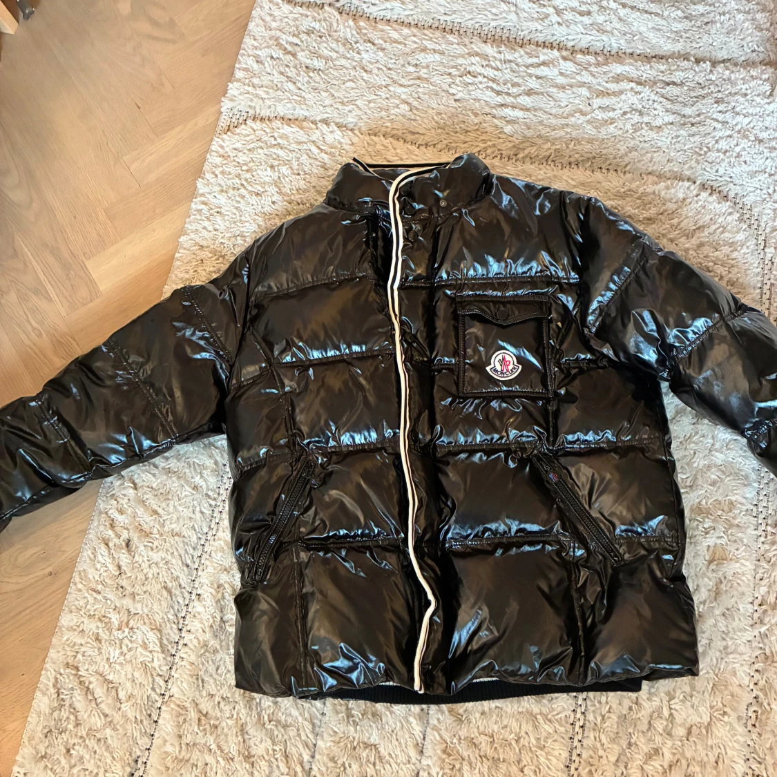 Svart  glansig pufferjacka Moncler - 1