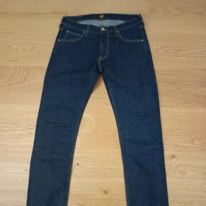 Lee jeans L29 w32 - Snygga jeans från Lee i storlek L29 W32 