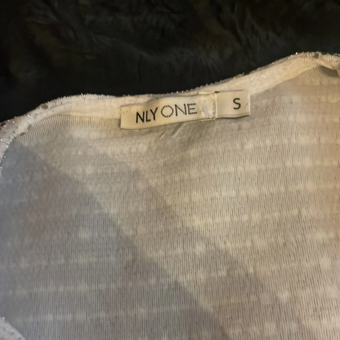 Glittrig vit kortklänning från NLY One - 1