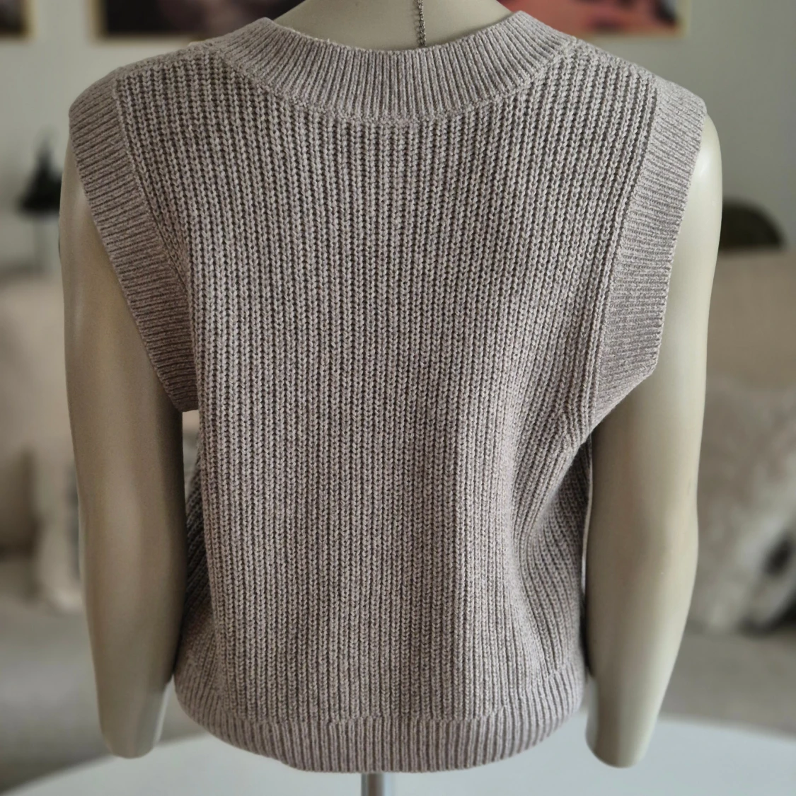 Slipover * stl S * Ärmlös v-ringad * grå - 2