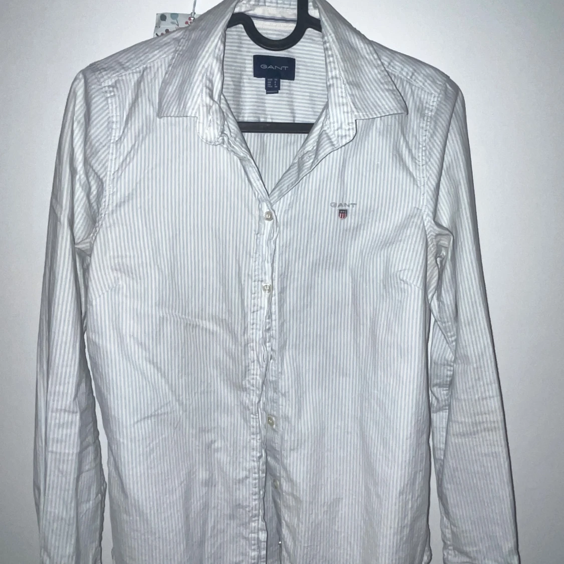 Vit randig skjorta från Gant