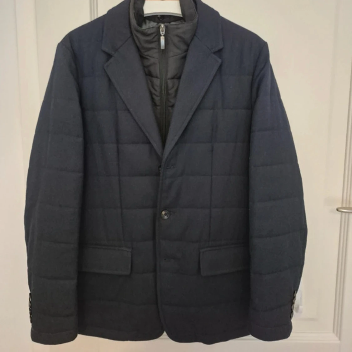 Mörkblå quiltad kavaj från Moncrief