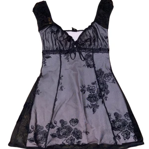 UO klänning  - En gammal favorit <3 klänningen är i jättebra skick och mycket bekväm, storlek S. 