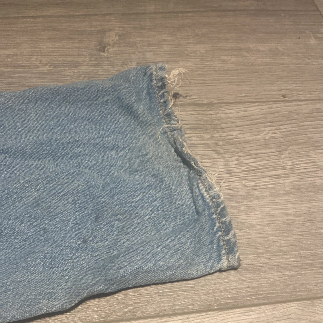 Ljusa jeans från Karve med rå kant - 2