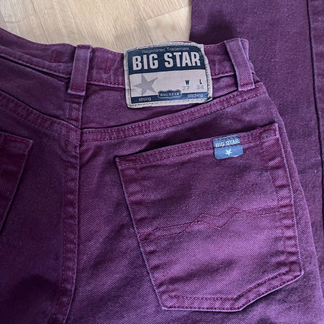 Vinröda bootcut jeans från Big Star - 4