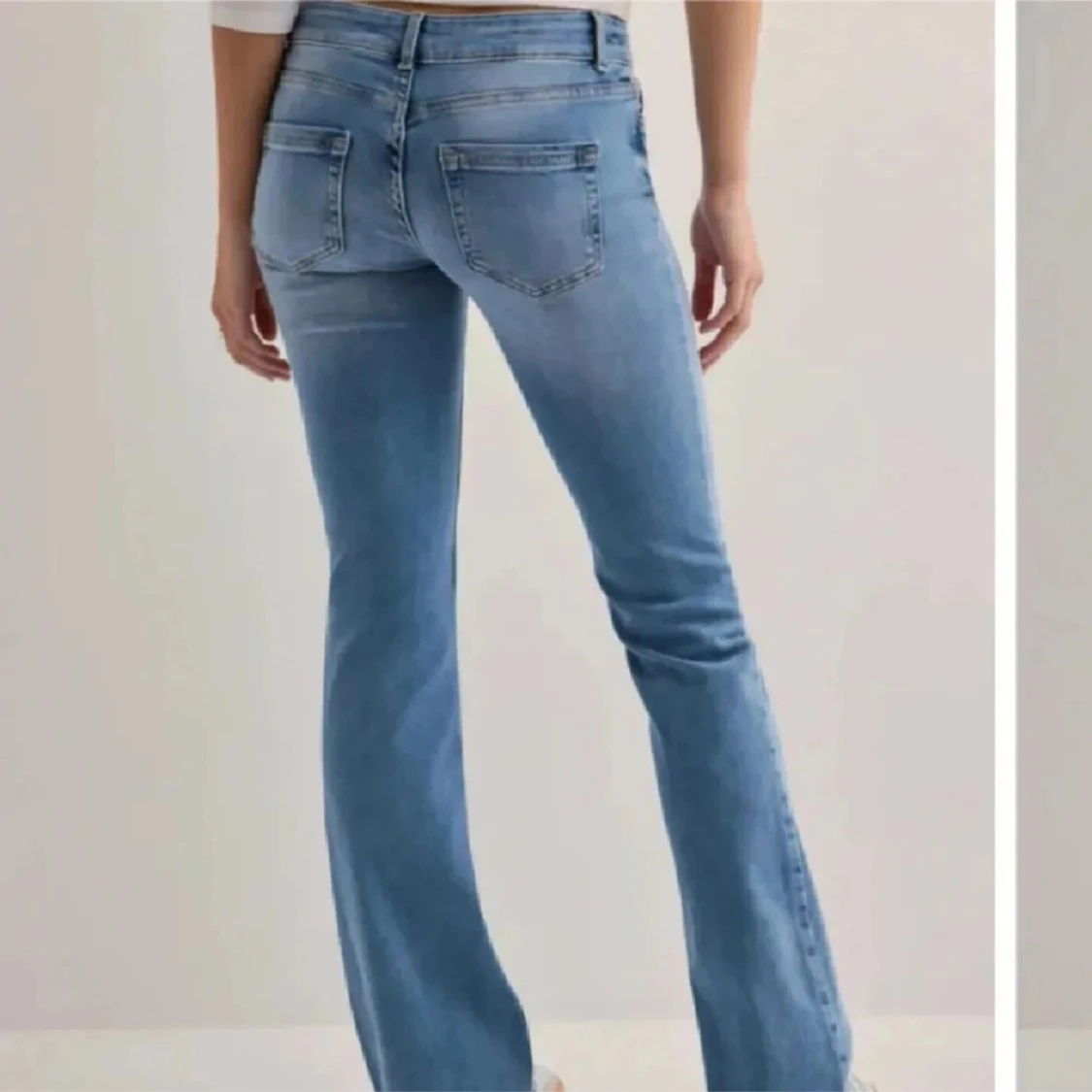 Bootcut ljusblå jeans med låg midja - 92