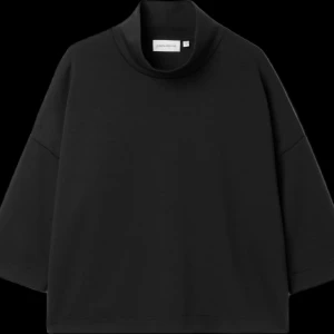 Svart topp - Söker ni min svart typ med låg polo från Carin Wester då den inte kommer till användning