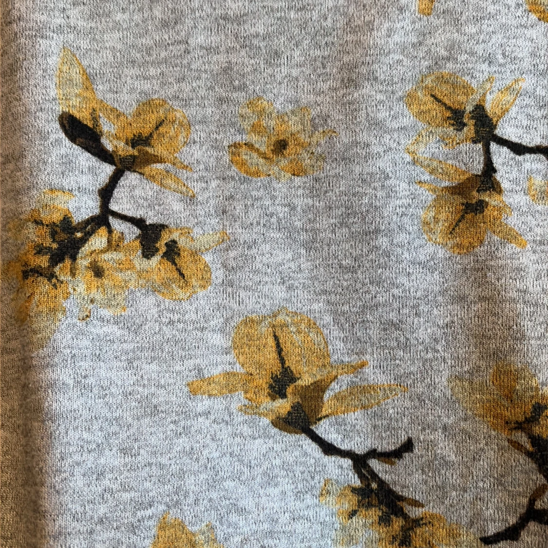 Grå blommig topp från Vero Moda - 3