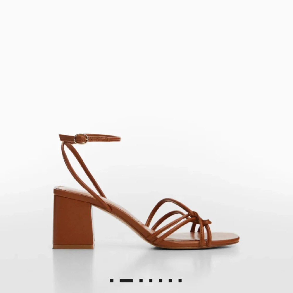 Bruna sandaler med klack och smala remmar - 2