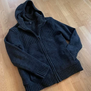 Fodrad zip hoodie - Snygg fodrad zip hoodie, perfekt nu till hösten🍁| Storlek M | Mycket bra skick✅|
