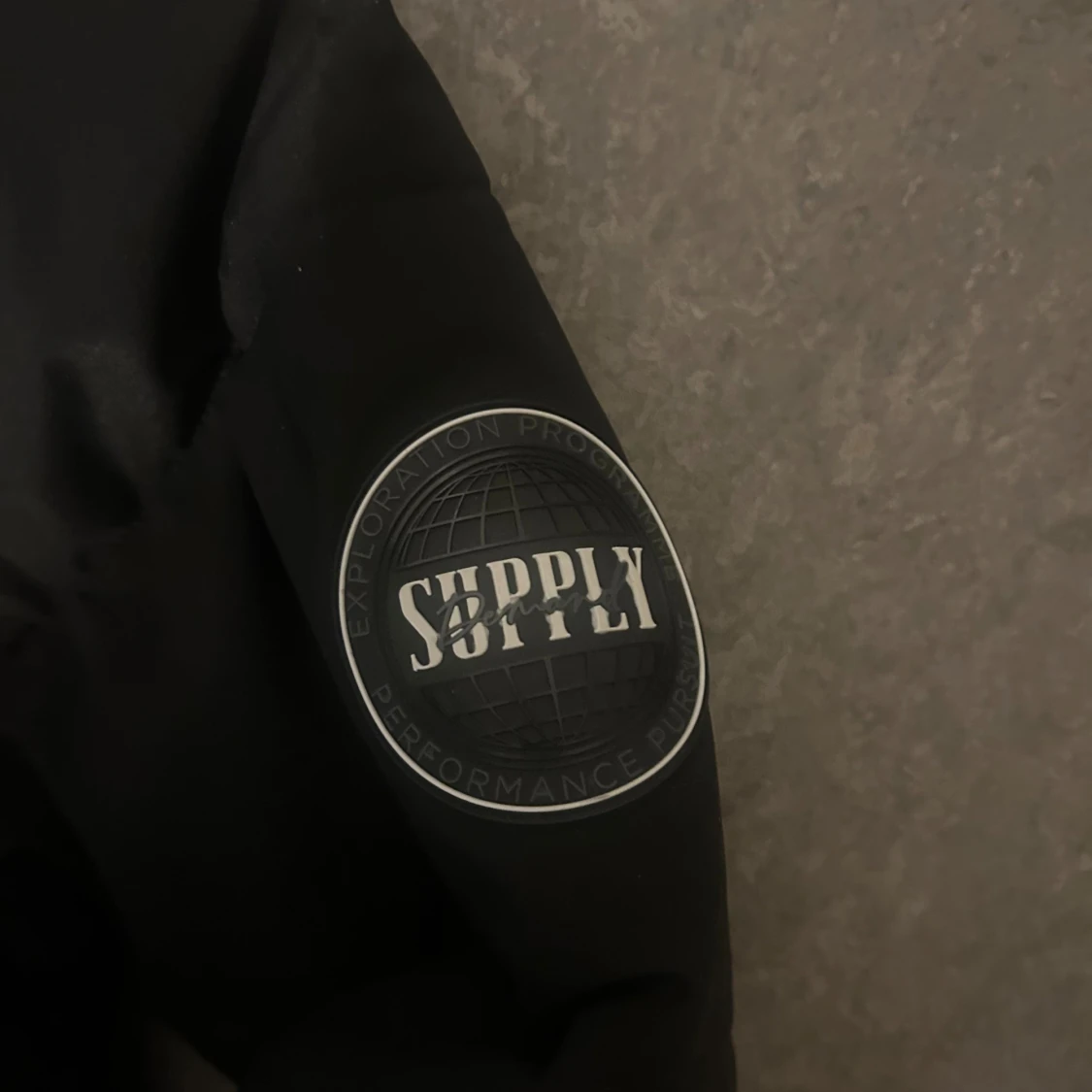 Svart pufferjacka Supply & Demand - 2