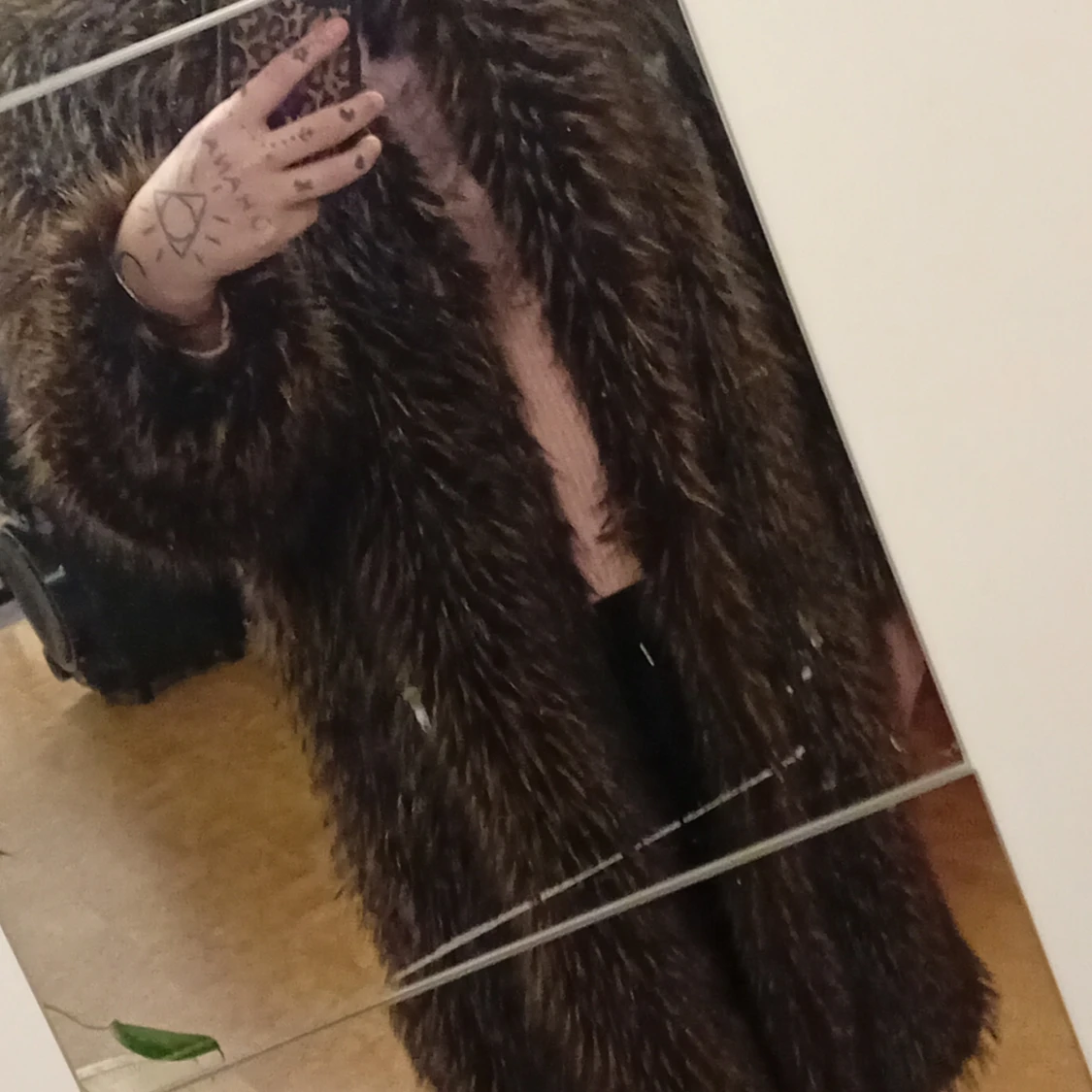 Brun lång pälsjacka med fluffig look - 3