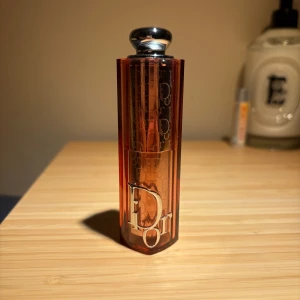 Dior krämrouge - Säljer min krämrouge från Dior🥰Mycket fin och pigmenterad produkt som jag väljer att sälja vidare då jag har annat i min sminkrutin. Nypris ca 530kr. Skriv vid frågor🤗