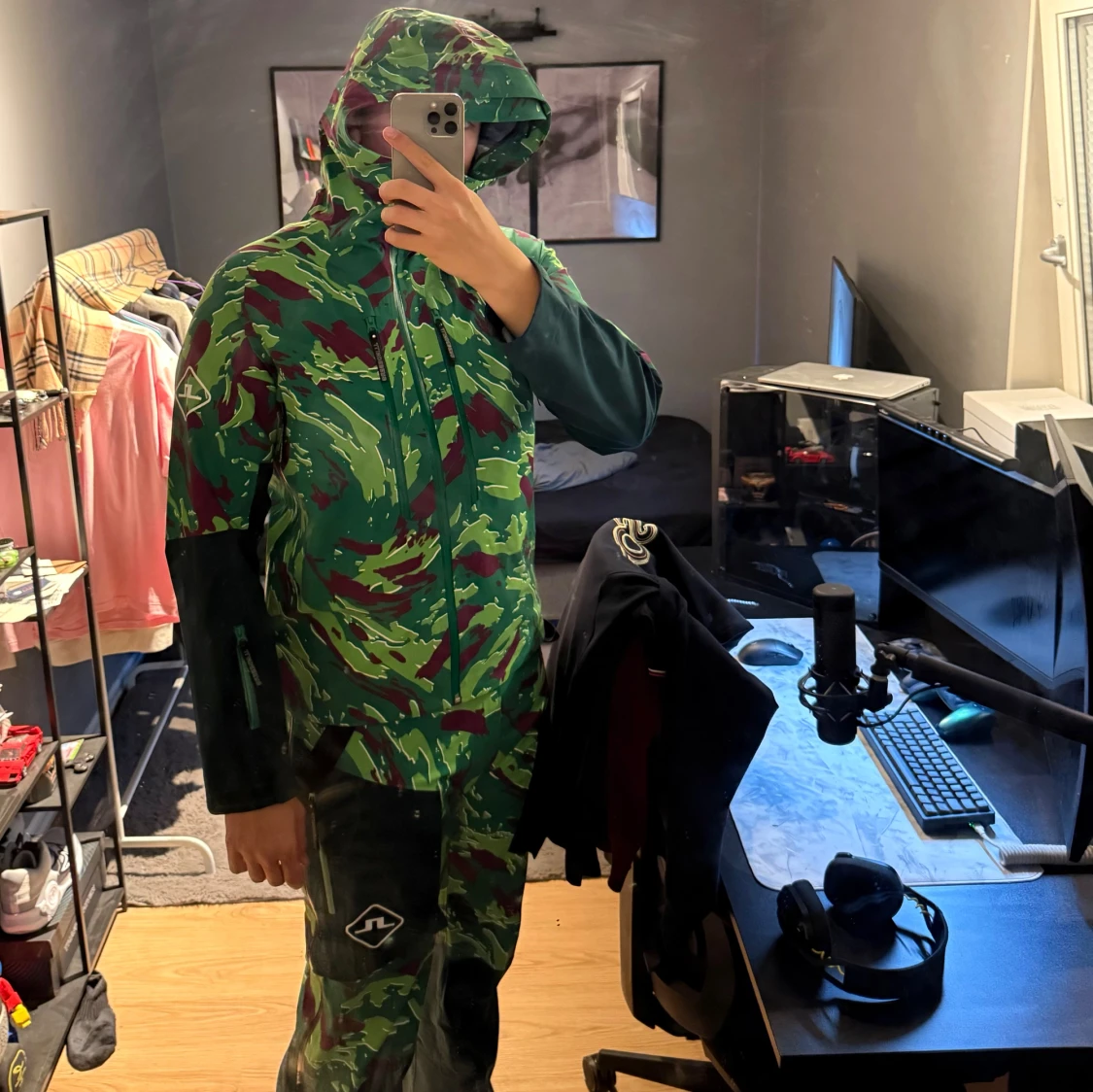 J.Lindeberg grön camo skid outfit