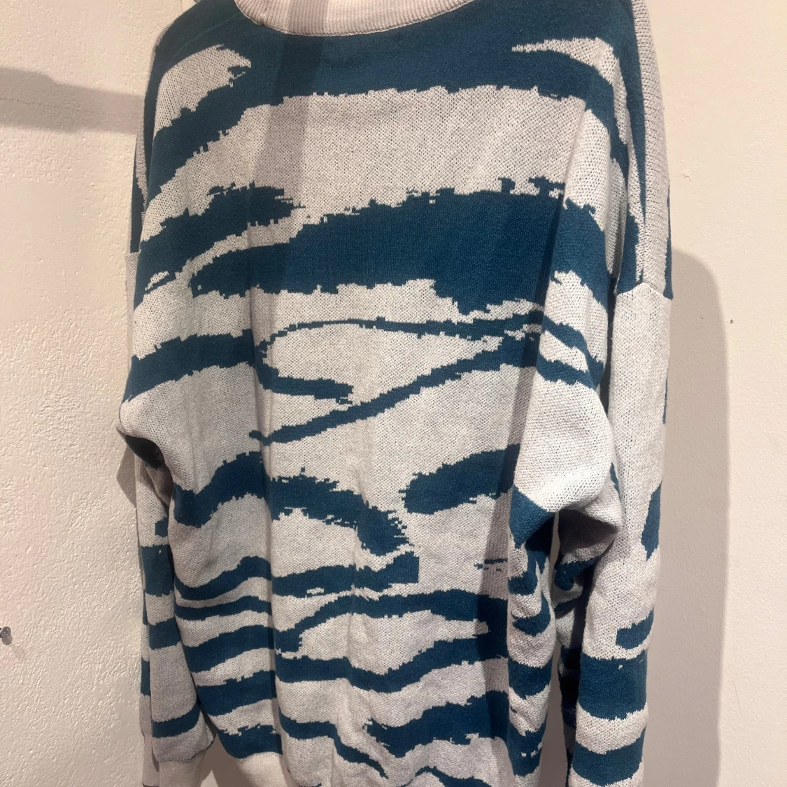 Zebra-mönstrad stickad tröja från Zara - 1