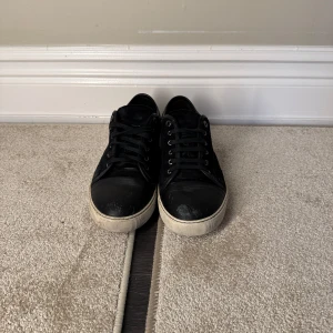 Lanvin Captoe - Tja, säljer nu dessa lanvin captoe. Storlek: 44. Skick: 7/10. Pris: 2299kr.