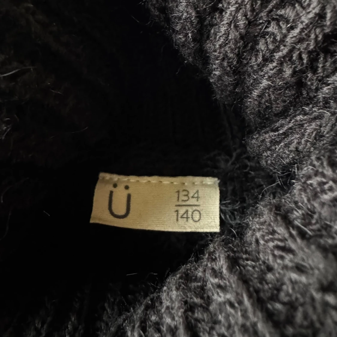 Svart stickad tröja - 2