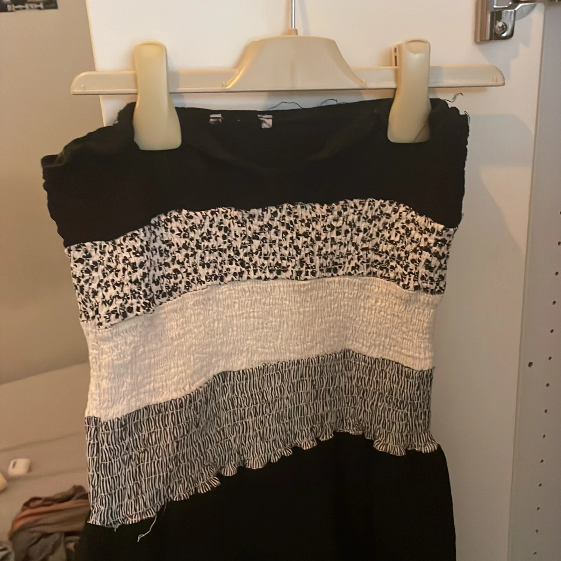 Långklänning i svartvitt med mönster - 2