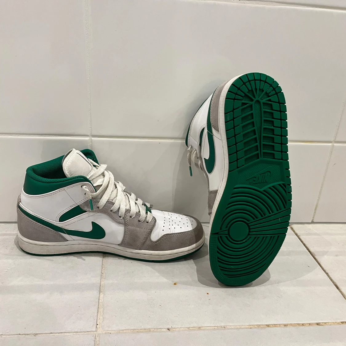 Nike Air Jordan 1 Mid vit/grön/grå - 1