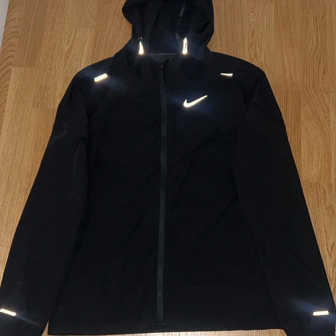 Svart Nike vindjacka med huva - 2