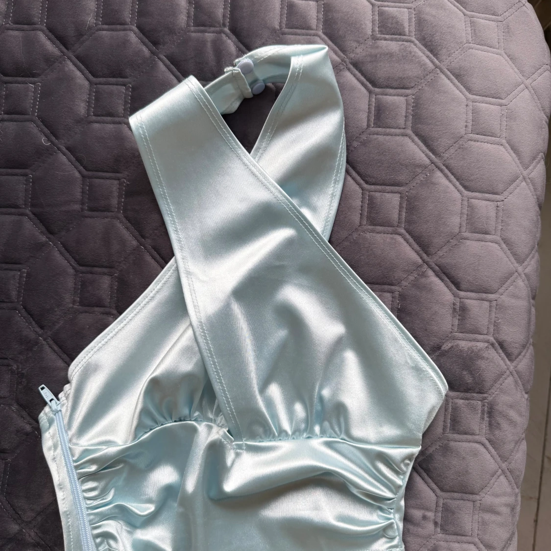 Ljusblå satin top  - 1