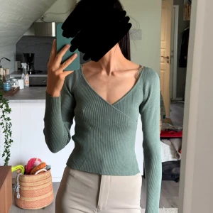 Fin grön topp - Använd 1 gång, nyskick. Supermjukt och skönt material