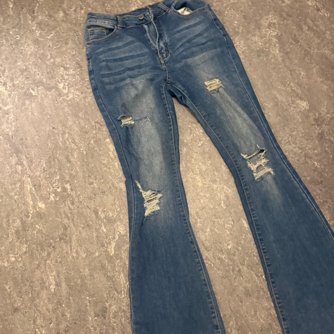 Jeans med hål