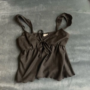 Topp  - Från Nelly i strl xs 